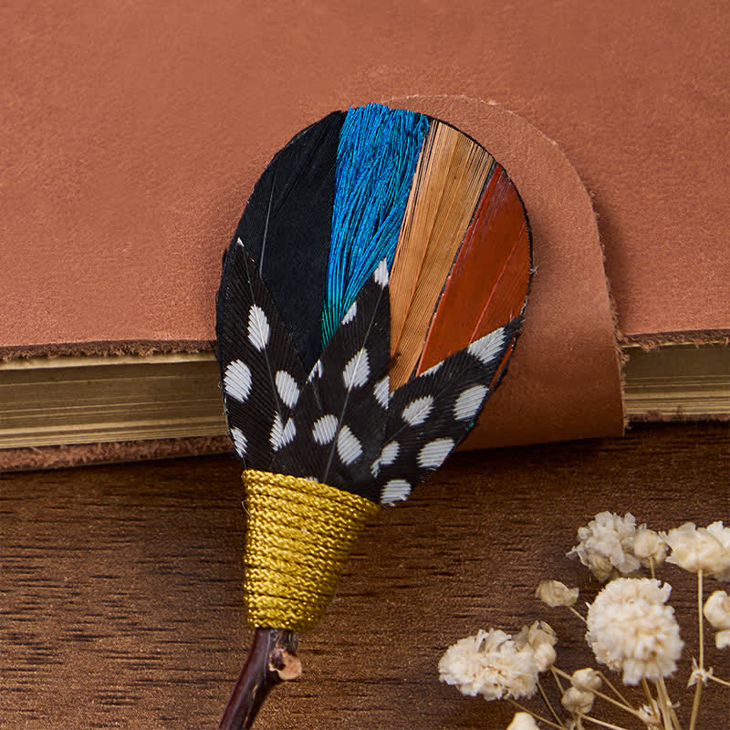 Fliege mit orange-blauen Savannenflecken und Polka-Dots sowie Anstecknadel - image 4