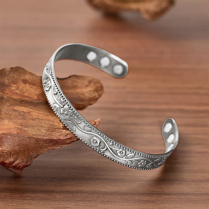 Vintage-Set aus magnetischem Armband und Ring mit floralem Prägemuster - image 5