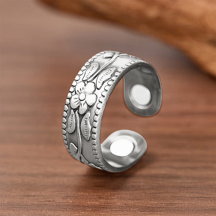 Vintage-Set aus magnetischem Armband und Ring mit floralem Prägemuster - image 6
