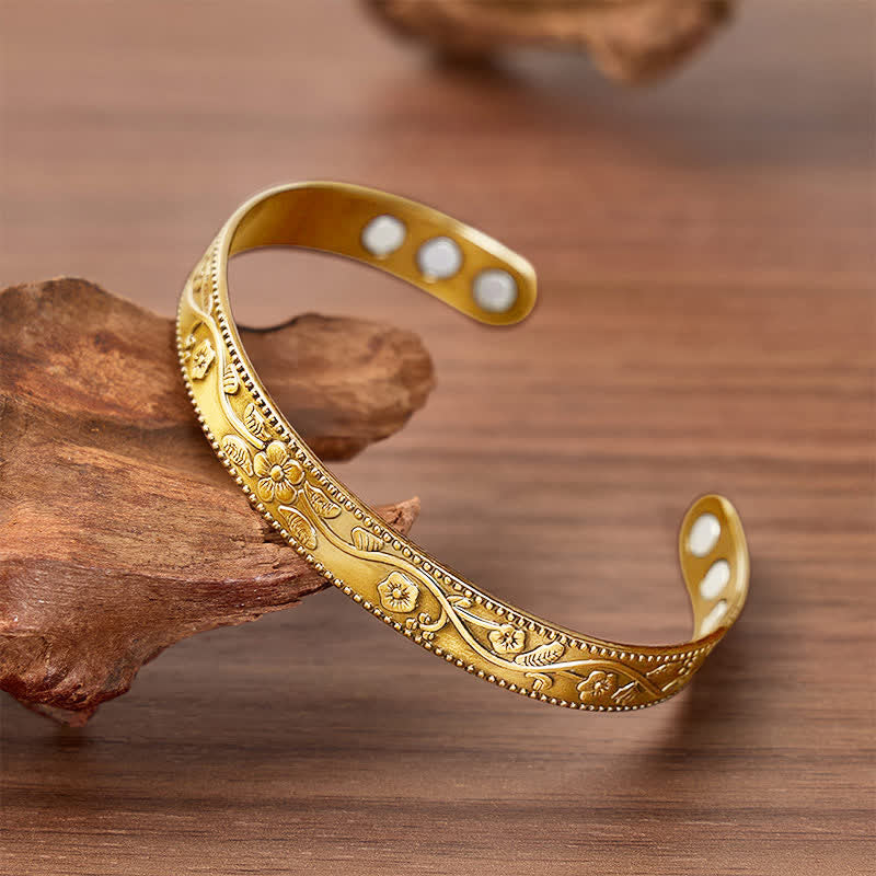 Vintage-Set aus magnetischem Armband und Ring mit floralem Prägemuster - image 9