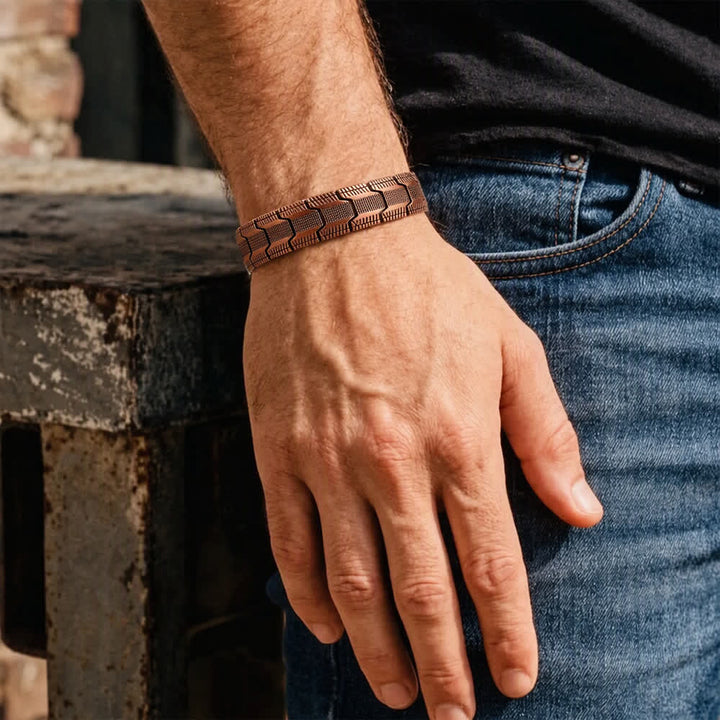 Vintage-Armband mit magnetischer Gliederkette im Pfeilmuster und Werkzeug zum Entfernen von Gliedern - image 1