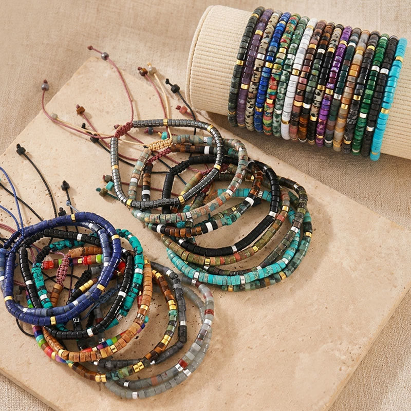 Minimalistisches, verstellbares Armband mit geometrischen Zylinderperlen - image 8