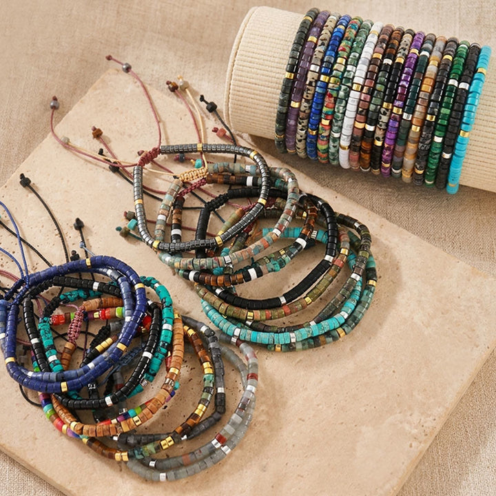 Minimalistisches, verstellbares Armband mit geometrischen Zylinderperlen - image 8