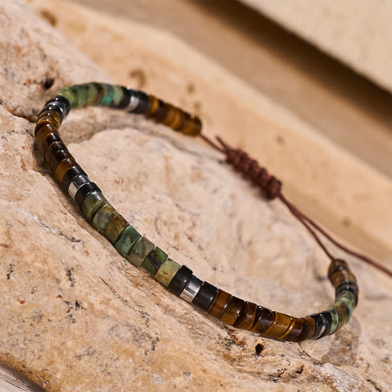 Minimalistisches, verstellbares Armband mit geometrischen Zylinderperlen - image 3