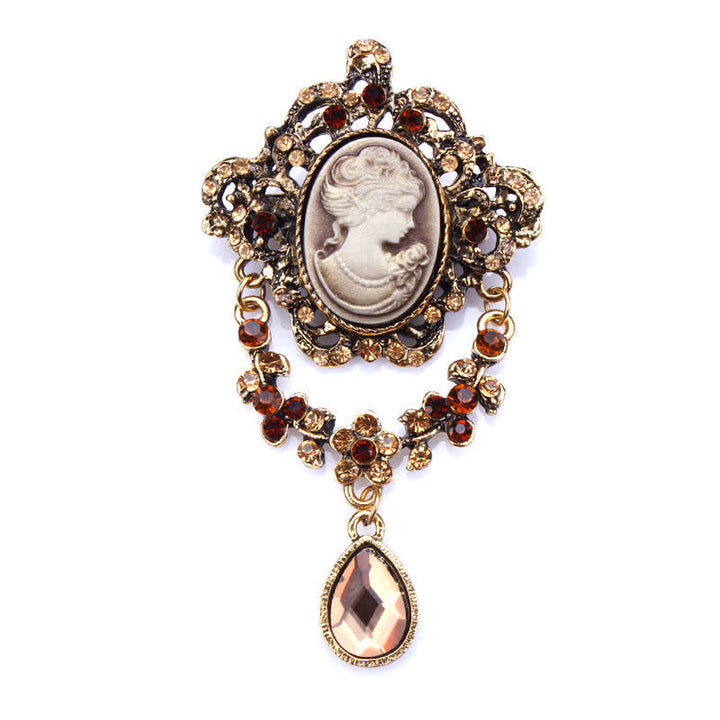 Damen-Brosche „Maiden Cameo Teardrop“.