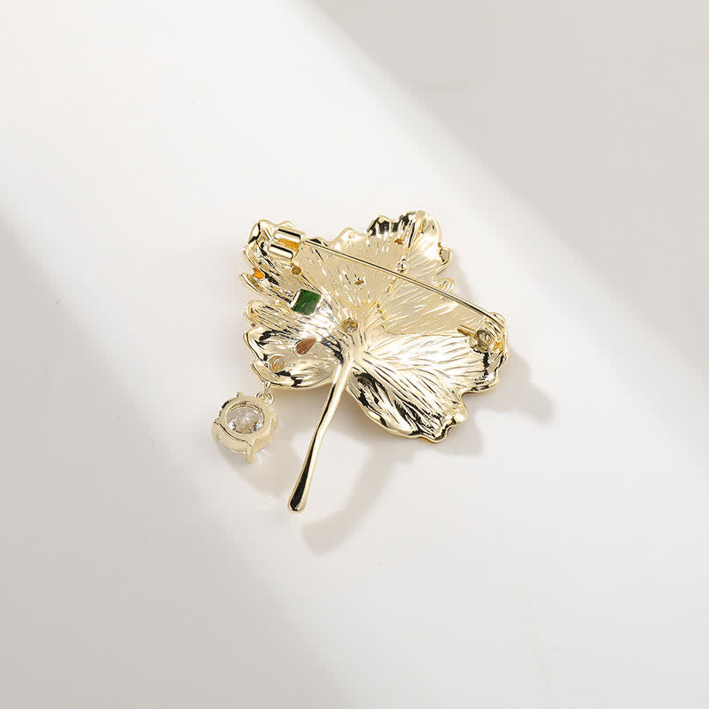 Goldene Ahornblatt-Brosche für Frauen