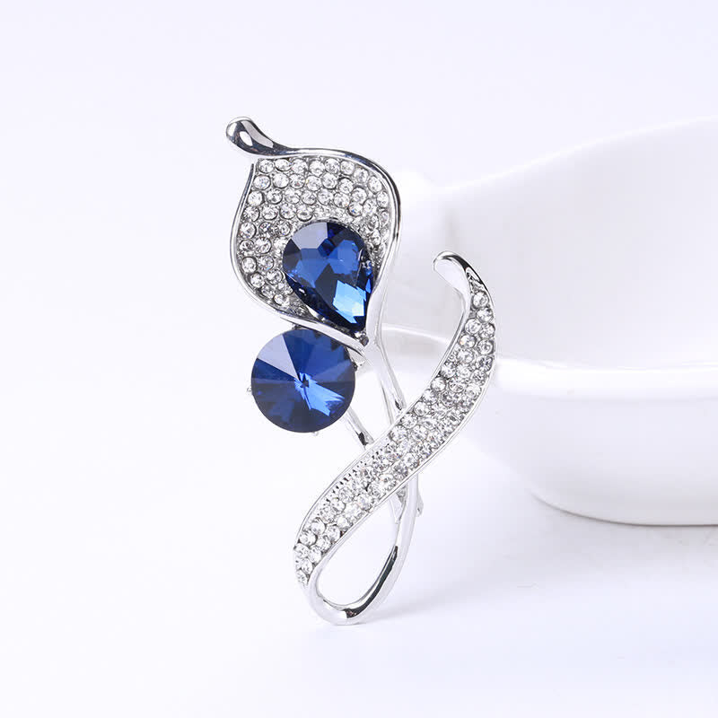 Strahlend blaue Blumenbrosche für Frauen