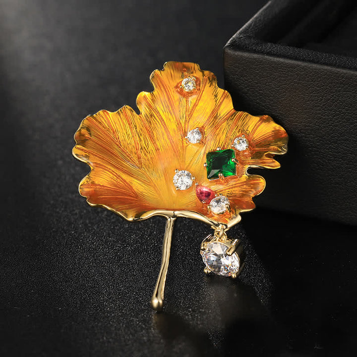 Goldene Ahornblatt-Brosche für Frauen