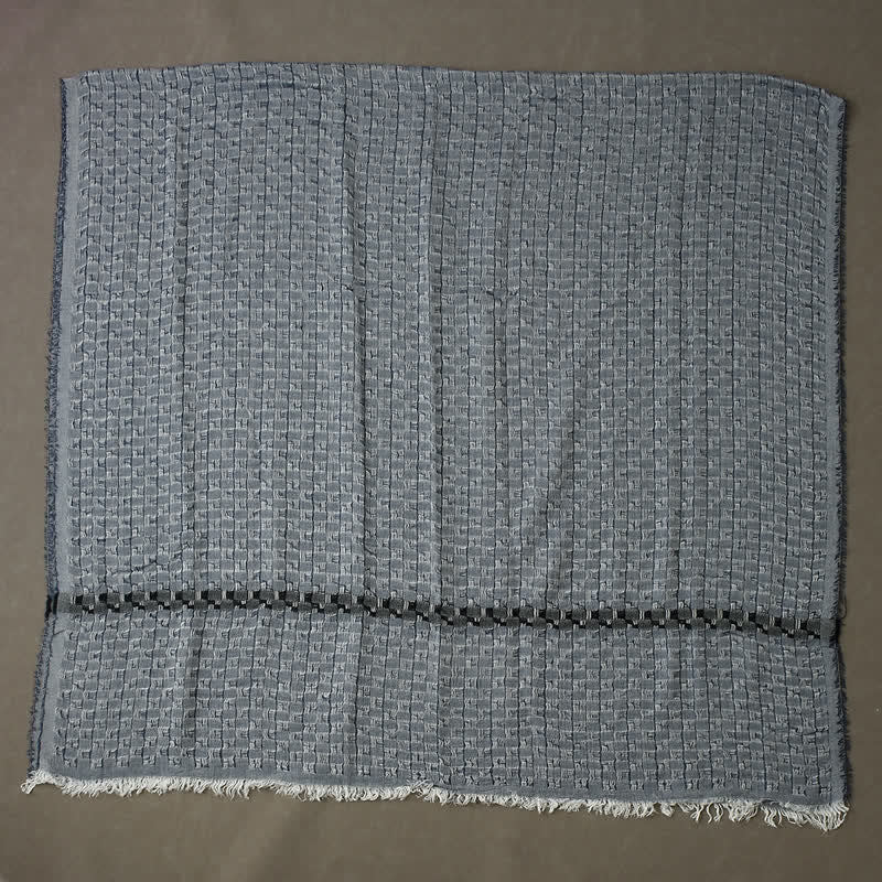 Einzigartiger Knitterkaro-Quasten-Schal für Männer