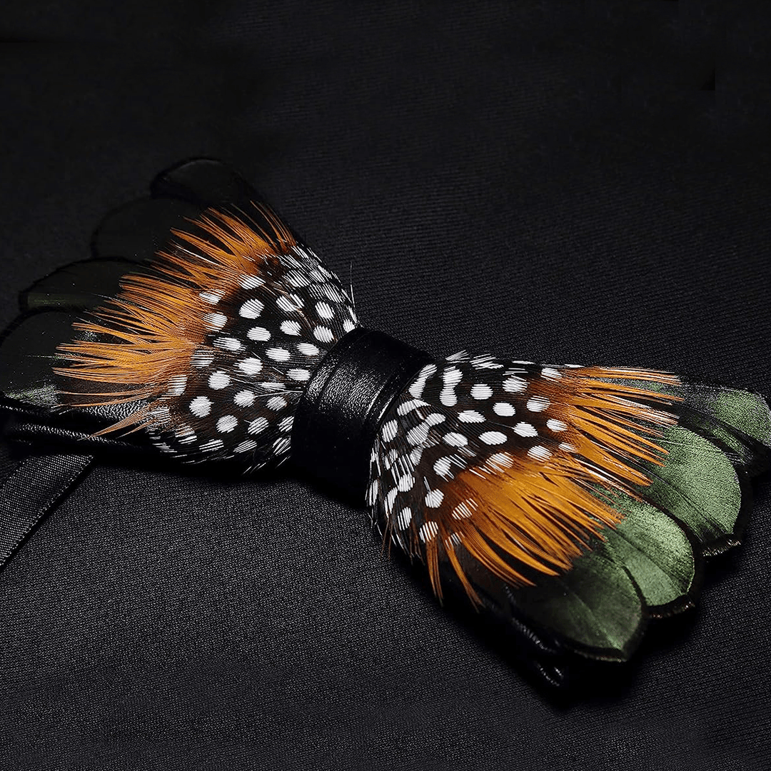 Kind's Waldgrün & Orange Vintage Federfliege mit Anstecknadel