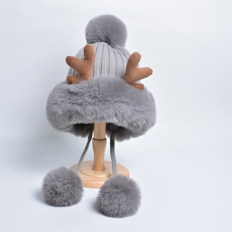 Niedlicher Damenmütze mit Hirschgeweih und Bommel