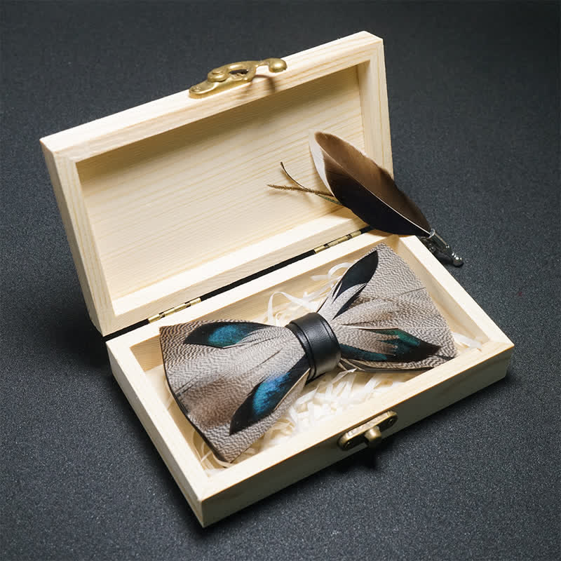 Braune & Blaue Pfauenfeder Fliege mit Reversnadel - image 1