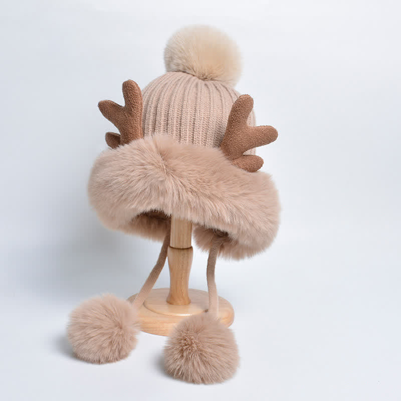 Niedlicher Damenmütze mit Hirschgeweih und Bommel