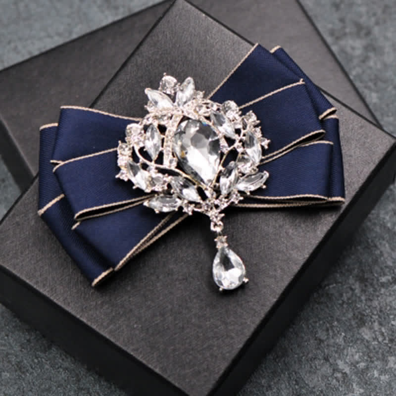 3er-Set gestreifte Anstecknadel mit Strass und Fliege