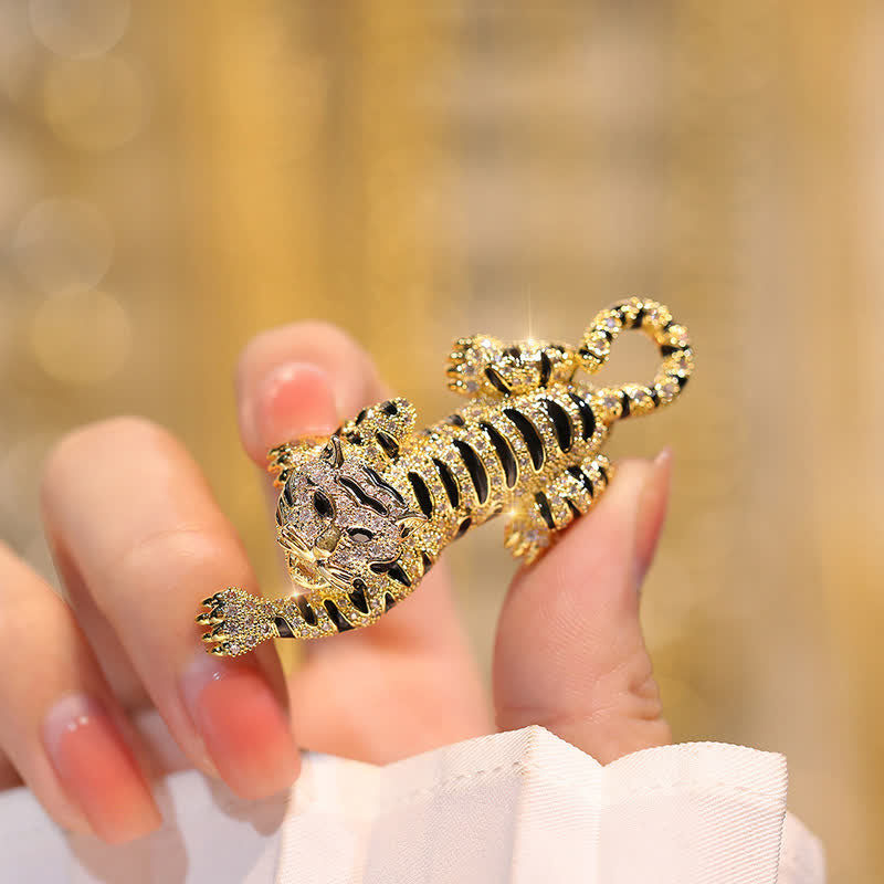 Sinnliche Kletternde Tiger-Brosche für Männer