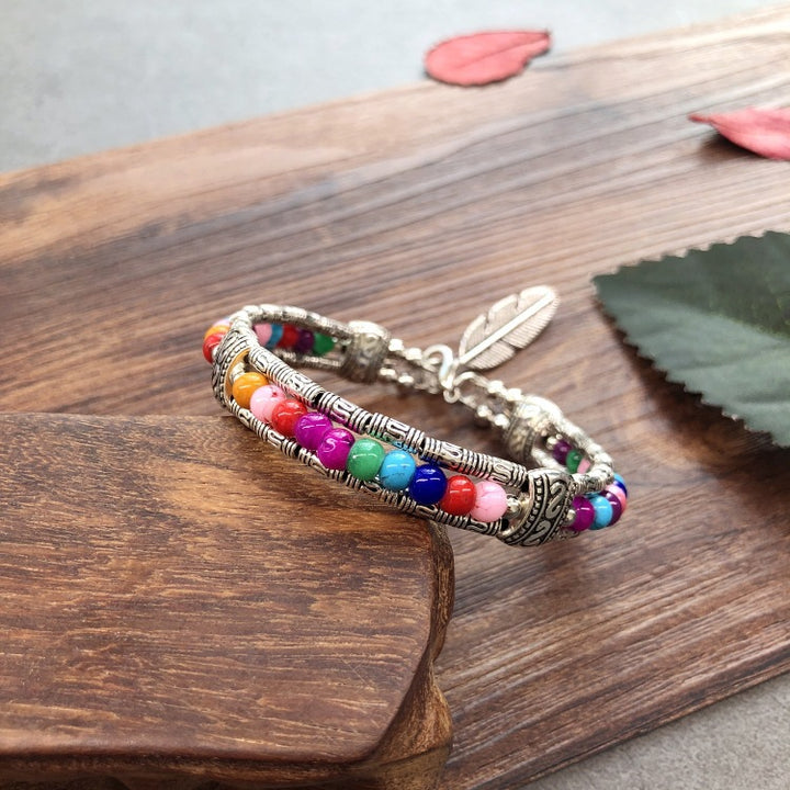 Vintage Boho Armreif mit rundem, mehrfarbigem Stein und silberfarbenem Federanhänger, verstellbar - Mehrfarbig - image 1