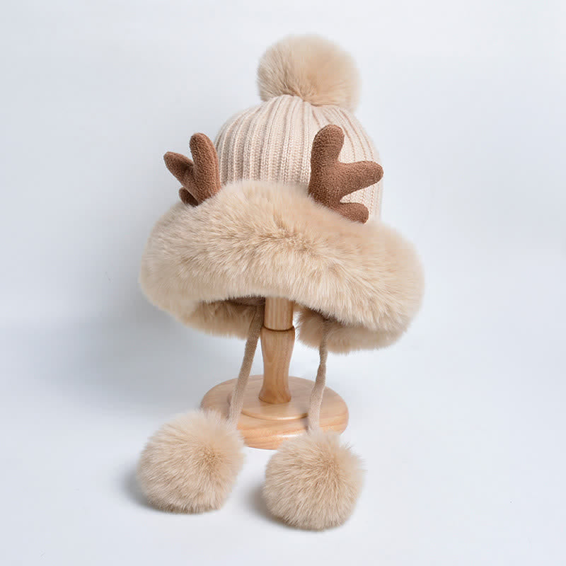 Niedlicher Damenmütze mit Hirschgeweih und Bommel