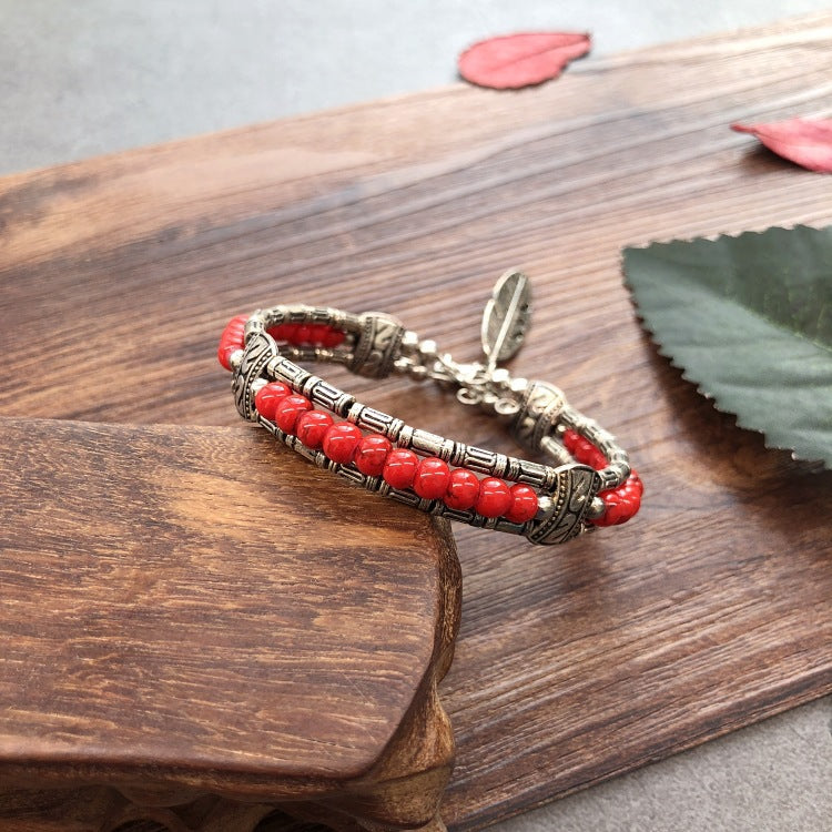 Vintage Boho Armreif mit rundem, mehrfarbigem Stein und silberfarbenem Federanhänger, verstellbar - Rot - image 6