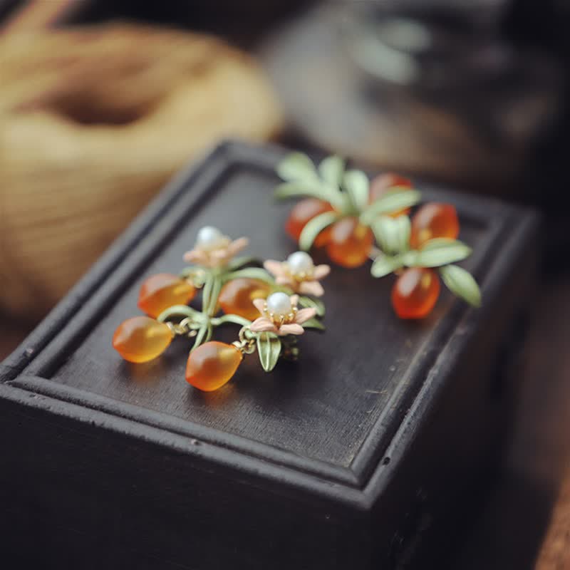 Pastorale Orangenfrucht-Beeren-Brosche für Frauen