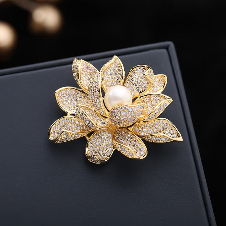 Dreidimensionale Perlen-Lotus-Brosche für Frauen