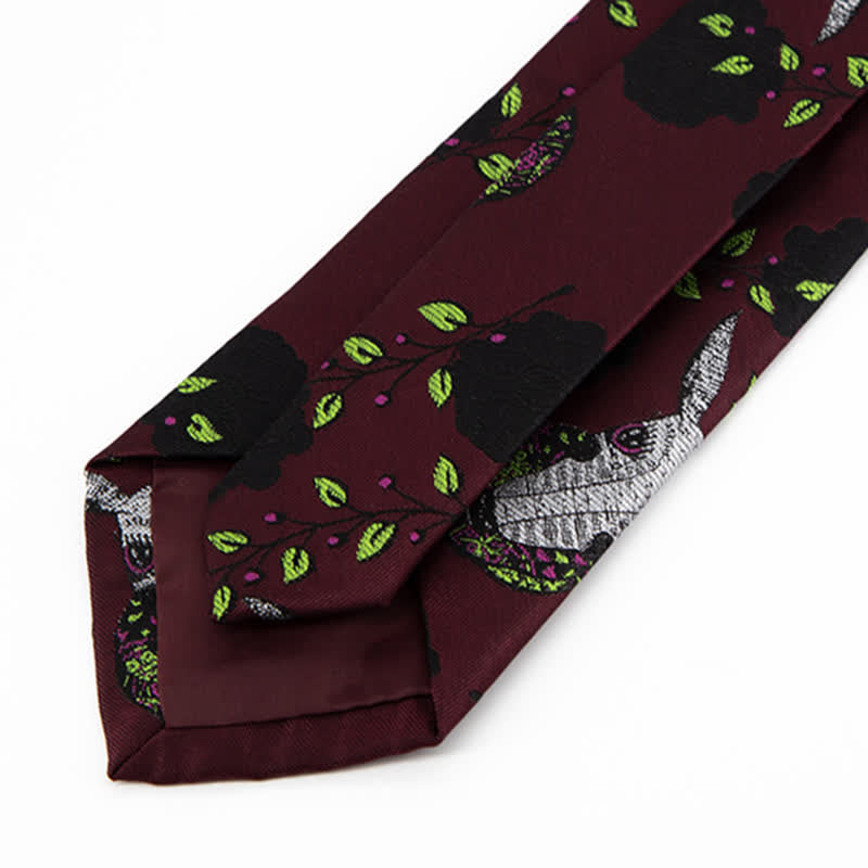 Herrenkrawatte in Burgunderrot mit schwarzer Rose & Hirsch