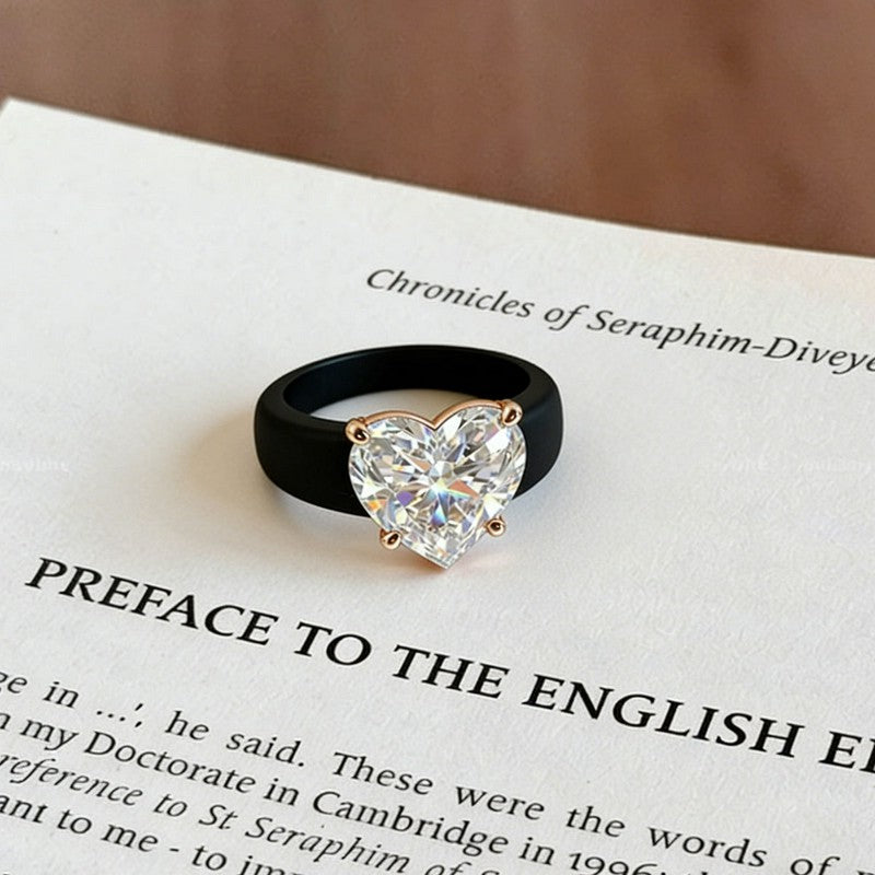 Herzförmiger Zirkonia-Ring aus weichem, hypoallergenem Silikon - Schwarzweiß - US 10 - image 1